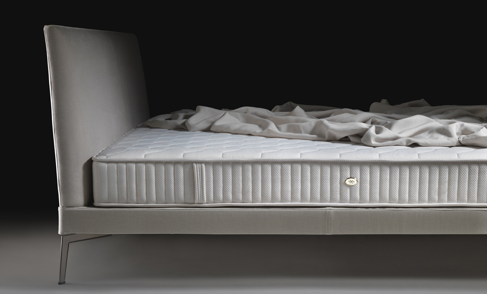 Feel Good 10 bed by Flexform. Fanuli Furniture